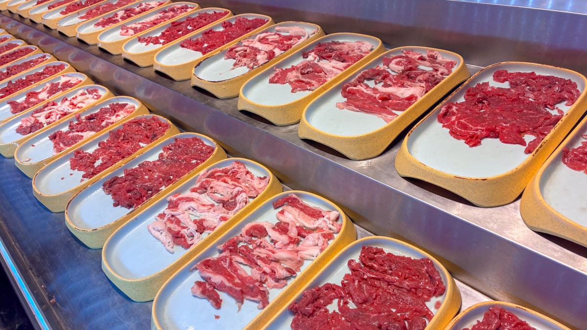 河內肉食系必衝!ShaCha Níu 手工現切牛肉無限續,以臺南牛肉湯的吃法來享用,沙茶醬和XO醬都好吃到爆擊連連 - 第4張圖 河內肉食系必衝!ShaCha Níu 手工現切牛肉無限續,以臺南牛肉湯的吃法來享用,沙茶醬和XO醬都好吃到爆擊連連