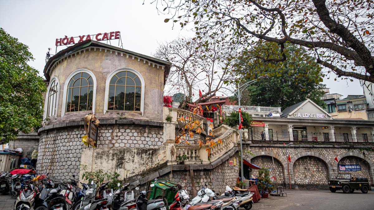 河內最美窗景:坐在Hoa Xa Cafe,窗外就是百年龍邊橋與火車,還能串連龍邊橋、陶瓷牆與壁畫街 - 第3張圖 河內最美窗景:坐在Hoa Xa Cafe,窗外就是百年龍邊橋與火車,還能串連龍邊橋、陶瓷牆與壁畫街
