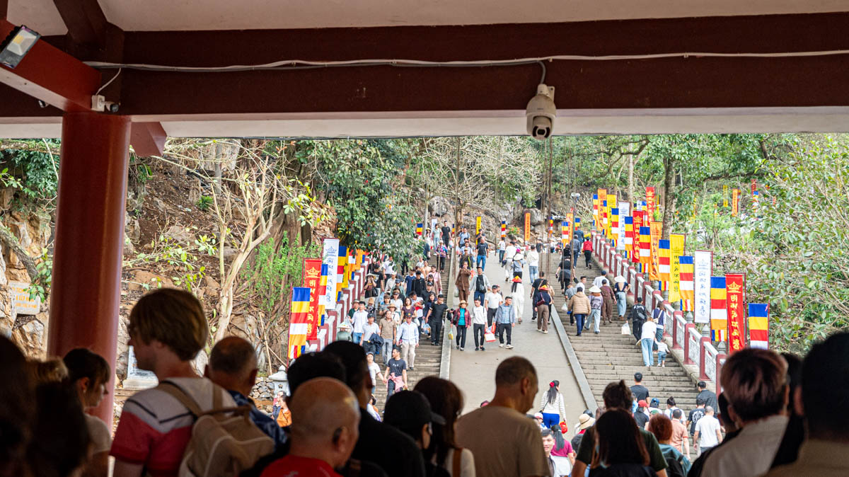 一趟山水與信仰交織的旅程|從燕溪到山巒探訪「南天第一洞」香水寺,感受山霧繚繞中的古剎傳說 - 第10張圖 一趟山水與信仰交織的旅程|從燕溪到山巒探訪「南天第一洞」香水寺,感受山霧繚繞中的古剎傳說