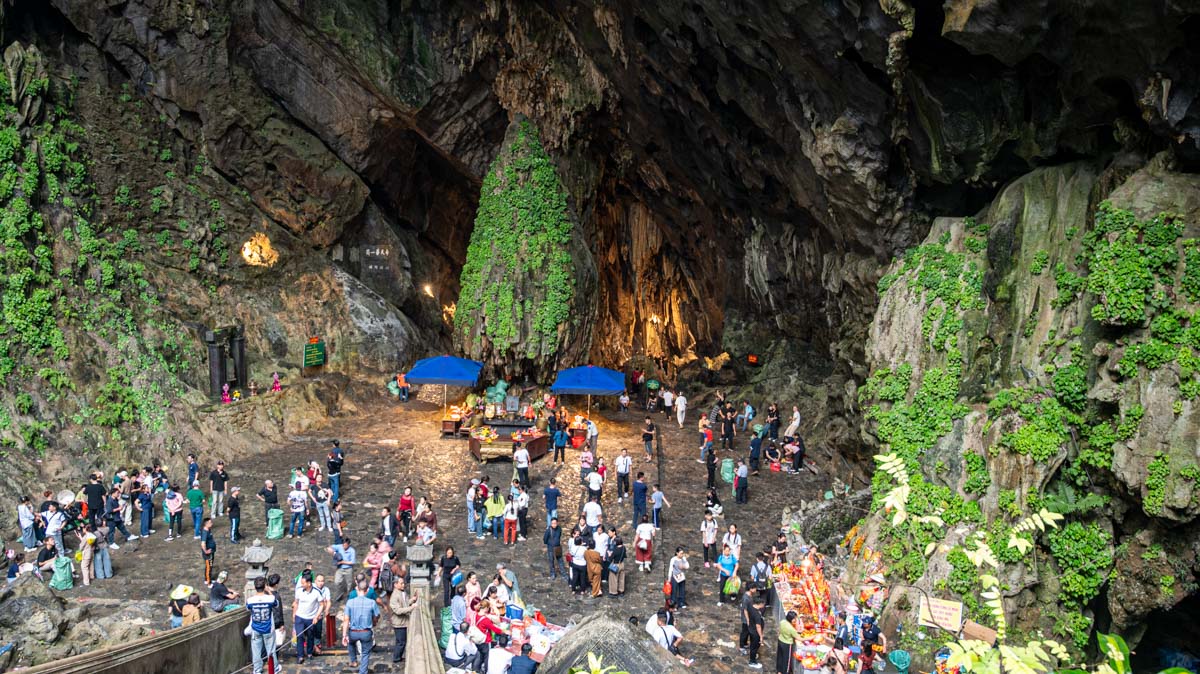 一趟山水與信仰交織的旅程|從燕溪到山巒探訪「南天第一洞」香水寺,感受山霧繚繞中的古剎傳說 - 第1張圖 一趟山水與信仰交織的旅程|從燕溪到山巒探訪「南天第一洞」香水寺,感受山霧繚繞中的古剎傳說