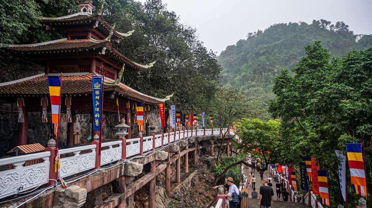 一趟山水與信仰交織的旅程|從燕溪到山巒探訪「南天第一洞」香水寺,感受山霧繚繞中的古剎傳說 - 第22張圖 一趟山水與信仰交織的旅程|從燕溪到山巒探訪「南天第一洞」香水寺,感受山霧繚繞中的古剎傳說