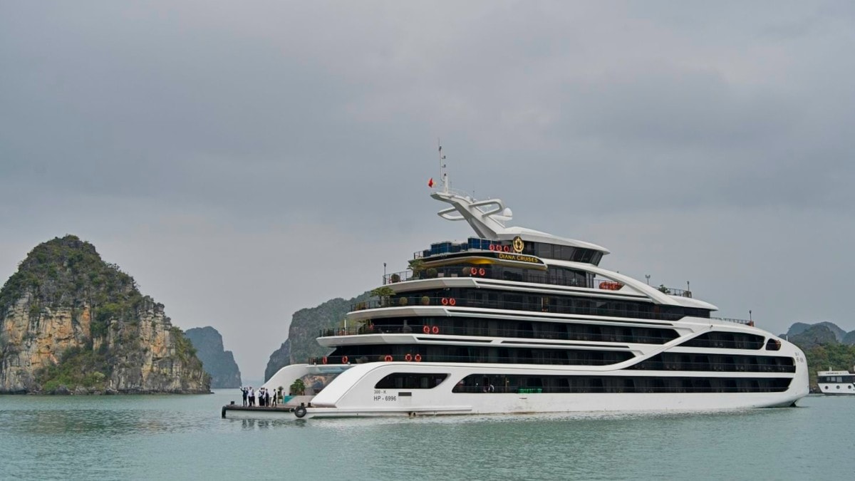 2026 蘭夏灣夜遊船黛安娜號 Diana Cruise|駛入被遺忘的海上天堂,一趟重新定義頂級的旅程 - 第3張圖 2026 蘭夏灣夜遊船黛安娜號 Diana Cruise|駛入被遺忘的海上天堂,一趟重新定義頂級的旅程