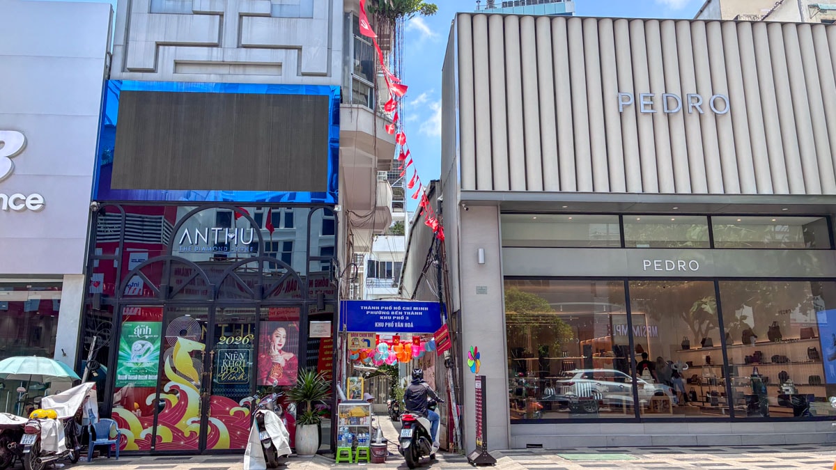 西貢自由行推薦!Bánh Canh Ghẹ Hẻm Mát:在地人私藏的平價蟹肉米苔目,真材實料且簡單卻深刻的幸福味道 - 第7張圖 西貢自由行推薦!Bánh Canh Ghẹ Hẻm Mát:在地人私藏的平價蟹肉米苔目,真材實料且簡單卻深刻的幸福味道