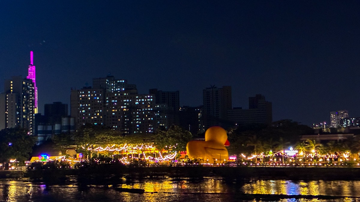 胡志明夜遊西貢河結合味蕾與視覺的浪漫饗宴:Ben Nghe Cruise 體驗,品味西貢風情與城市夜景 - 第12張圖 胡志明夜遊西貢河結合味蕾與視覺的浪漫饗宴:Ben Nghe Cruise 體驗,品味西貢風情與城市夜景