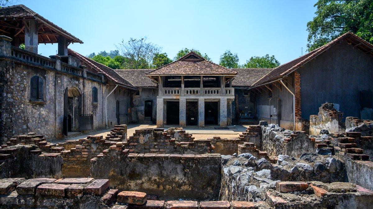 被瘧疾與高牆困住的靈魂：走訪山羅監獄遺跡，看見越南歷史的沉重與堅韌