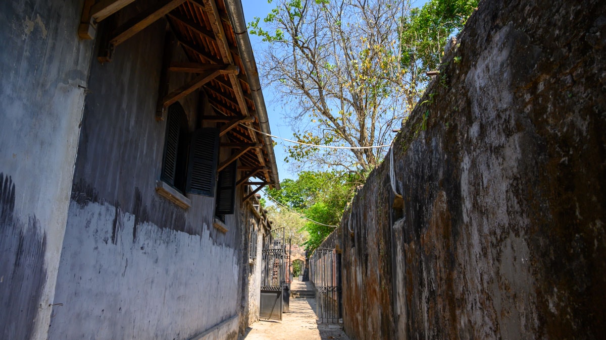 被瘧疾與高牆困住的靈魂：走訪山羅監獄遺跡，看見越南歷史的沉重與堅韌