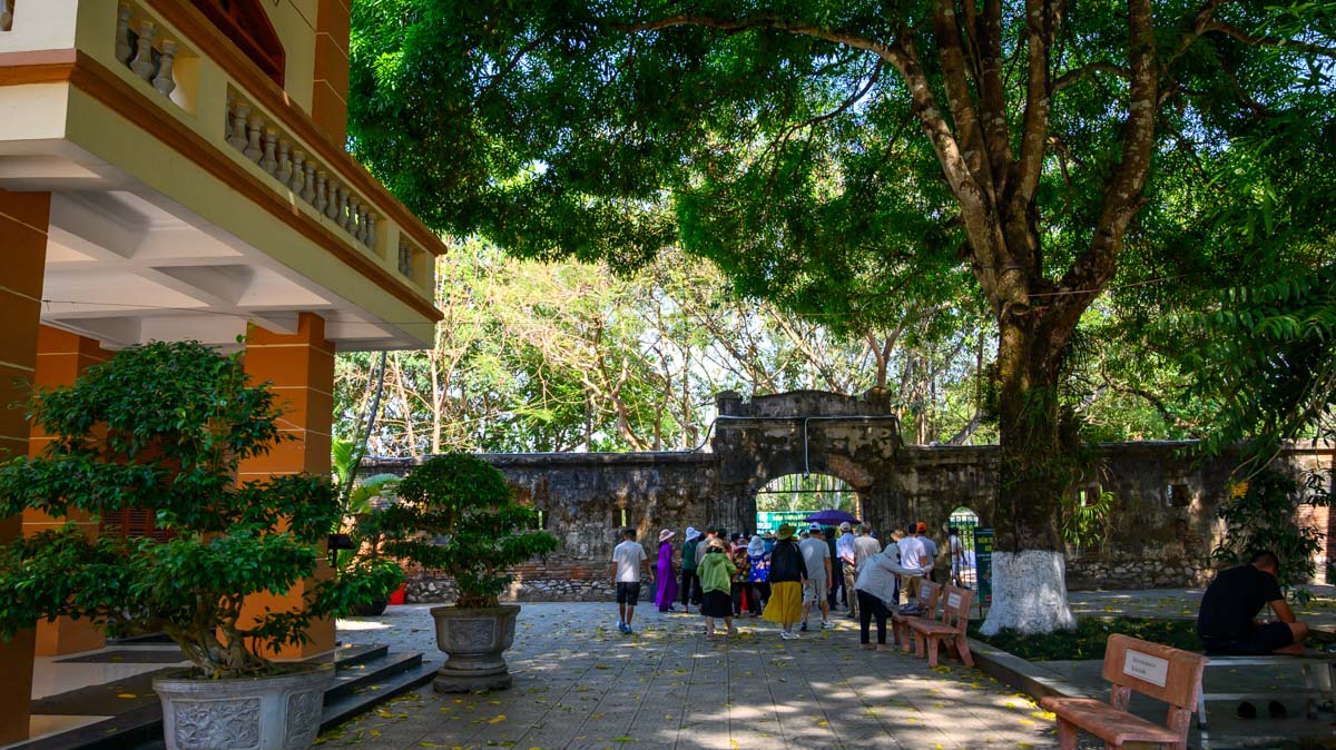 被瘧疾與高牆困住的靈魂：走訪山羅監獄遺跡，看見越南歷史的沉重與堅韌