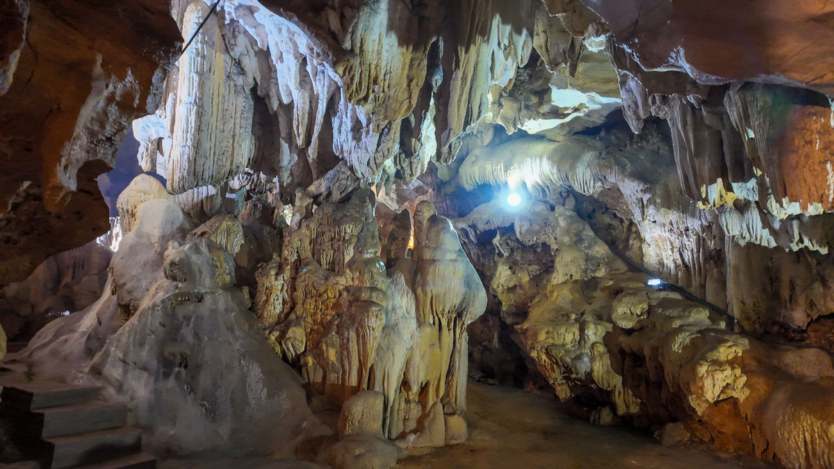 吉婆島秘境探險 Động Hoa Cương：揭開「花崗洞」的鑽石光芒與大自然的鬼斧神工