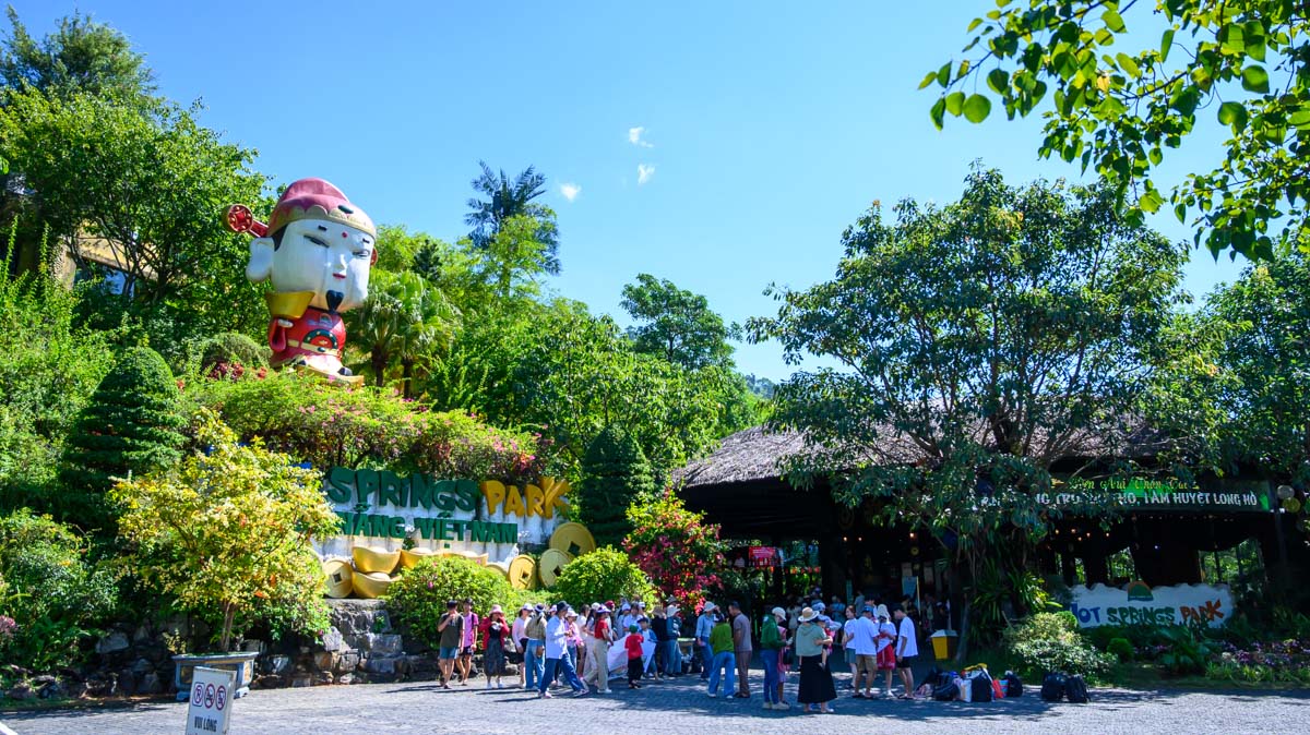 大人泡湯、小孩放電!峴港神財山惠比壽溫泉度假村,走進侏羅紀森林洗泥漿浴 - 第4張圖 大人泡湯、小孩放電!峴港神財山惠比壽溫泉度假村,走進侏羅紀森林洗泥漿浴
