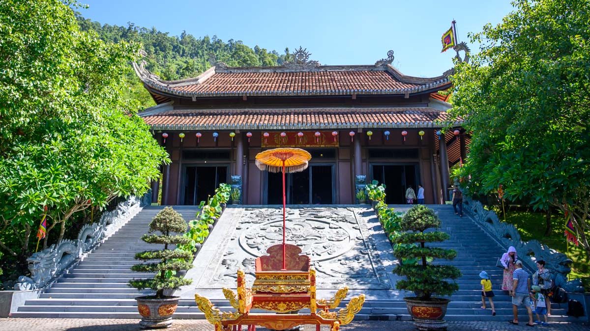 大人泡湯、小孩放電!峴港神財山惠比壽溫泉度假村,走進侏羅紀森林洗泥漿浴 - 第2張圖 大人泡湯、小孩放電!峴港神財山惠比壽溫泉度假村,走進侏羅紀森林洗泥漿浴