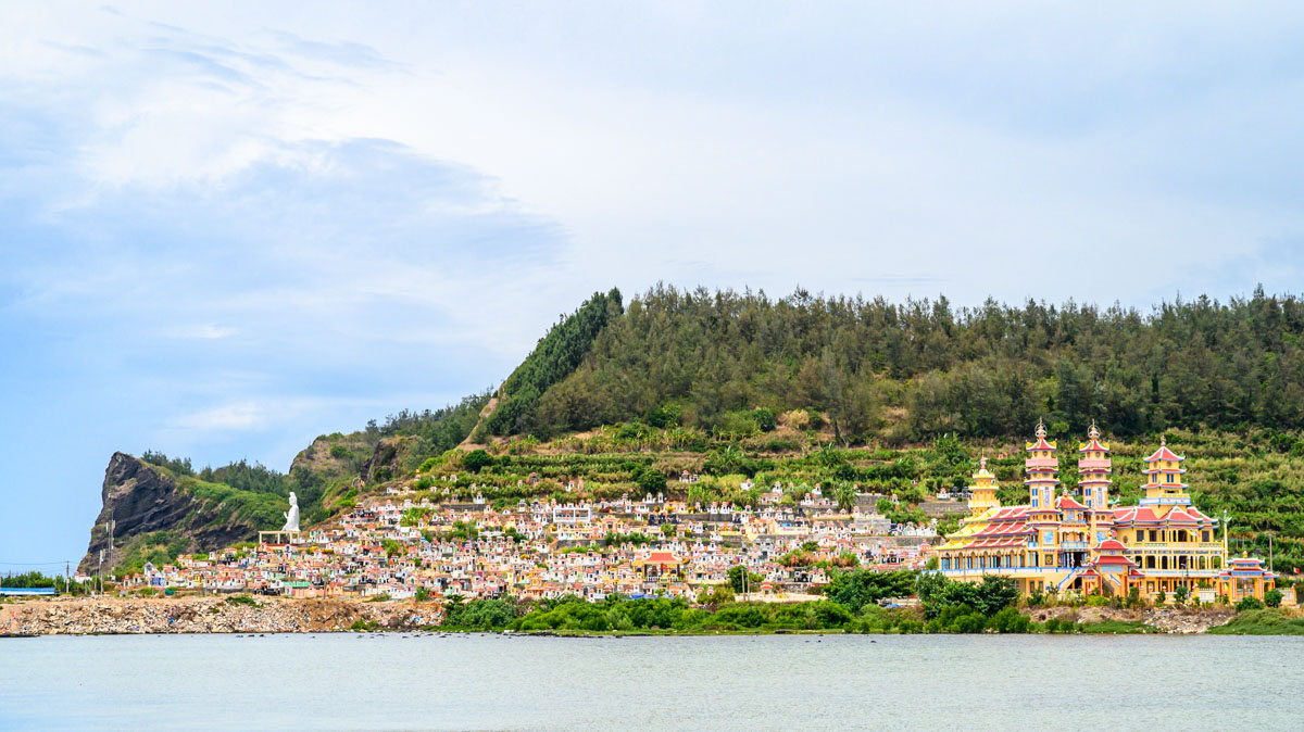 越南中部秘境:李山島(Lý Sơn)深度旅遊攻略!火山岩壁下的隱世之島,突上演海島大逃亡劇情 - 第4張圖 越南中部秘境:李山島(Lý Sơn)深度旅遊攻略!火山岩壁下的隱世之島,突上演海島大逃亡劇情