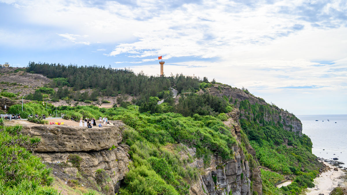 越南中部秘境:李山島(Lý Sơn)深度旅遊攻略!火山岩壁下的隱世之島,突上演海島大逃亡劇情 - 第14張圖 越南中部秘境:李山島(Lý Sơn)深度旅遊攻略!火山岩壁下的隱世之島,突上演海島大逃亡劇情
