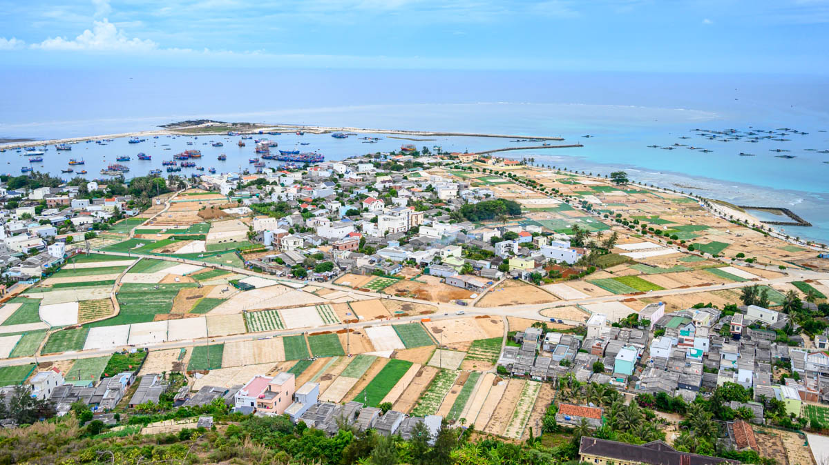 越南中部秘境:李山島(Lý Sơn)深度旅遊攻略!火山岩壁下的隱世之島,突上演海島大逃亡劇情 - 第18張圖 越南中部秘境:李山島(Lý Sơn)深度旅遊攻略!火山岩壁下的隱世之島,突上演海島大逃亡劇情