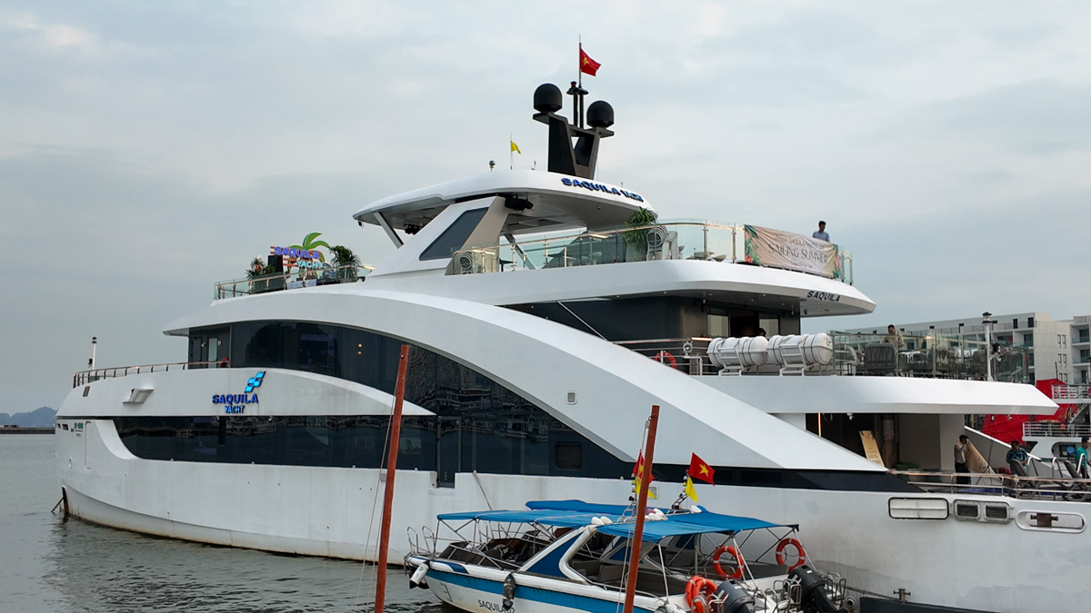 鬧中取靜的下龍灣新玩法!Saquila Yacht下龍灣夜遊船的 Fine Dining 晚宴,另有 DJ 甲板煙火派對 - 第4張圖 鬧中取靜的下龍灣新玩法!Saquila Yacht下龍灣夜遊船的 Fine Dining 晚宴,另有 DJ 甲板煙火派對