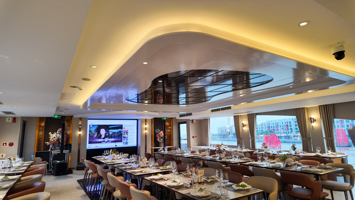 鬧中取靜的下龍灣新玩法!Saquila Yacht下龍灣夜遊船的 Fine Dining 晚宴,另有 DJ 甲板煙火派對 - 第11張圖 鬧中取靜的下龍灣新玩法!Saquila Yacht下龍灣夜遊船的 Fine Dining 晚宴,另有 DJ 甲板煙火派對
