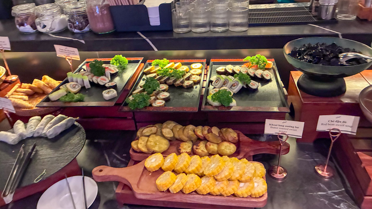 鬧中取靜的下龍灣新玩法!Saquila Yacht下龍灣夜遊船的 Fine Dining 晚宴,另有 DJ 甲板煙火派對 - 第7張圖 鬧中取靜的下龍灣新玩法!Saquila Yacht下龍灣夜遊船的 Fine Dining 晚宴,另有 DJ 甲板煙火派對