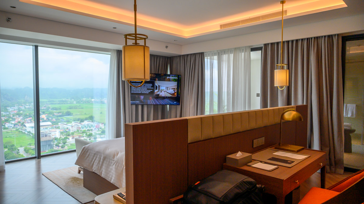 推開落地窗就是陸龍灣!寧平首間五星飯店 Pullman Ninh Binh 景觀套房及28樓無邊際泳池的山水畫視野 - 第6張圖 推開落地窗就是陸龍灣!寧平首間五星飯店 Pullman Ninh Binh 景觀套房及28樓無邊際泳池的山水畫視野