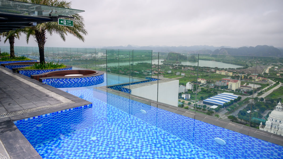 推開落地窗就是陸龍灣!寧平首間五星飯店 Pullman Ninh Binh 景觀套房及28樓無邊際泳池的山水畫視野 - 第24張圖 推開落地窗就是陸龍灣!寧平首間五星飯店 Pullman Ninh Binh 景觀套房及28樓無邊際泳池的山水畫視野