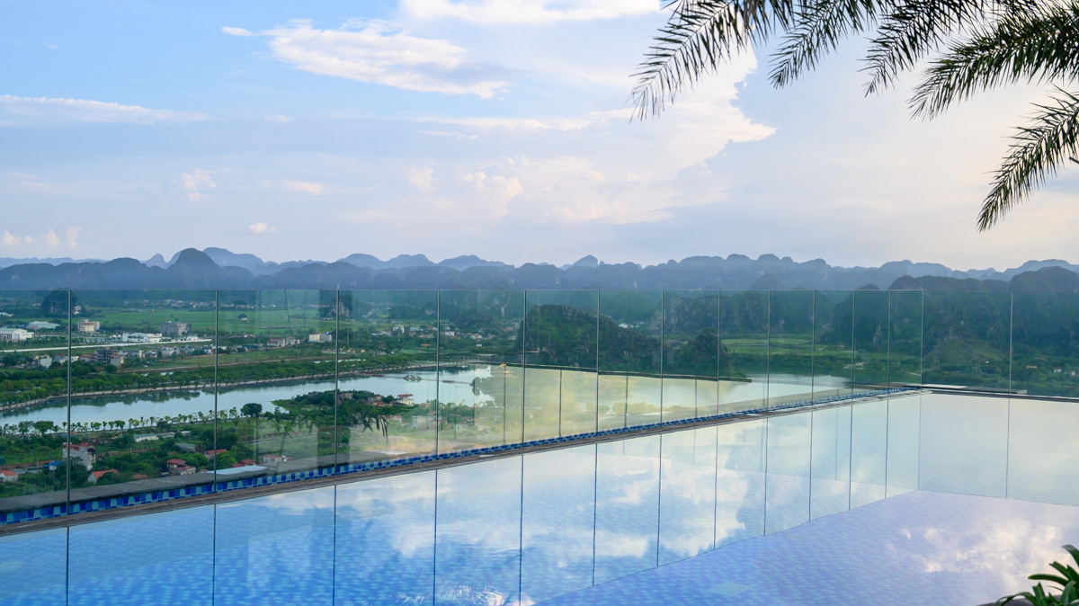 推開落地窗就是陸龍灣!寧平首間五星飯店 Pullman Ninh Binh 景觀套房及28樓無邊際泳池的山水畫視野 - 第13張圖 推開落地窗就是陸龍灣!寧平首間五星飯店 Pullman Ninh Binh 景觀套房及28樓無邊際泳池的山水畫視野
